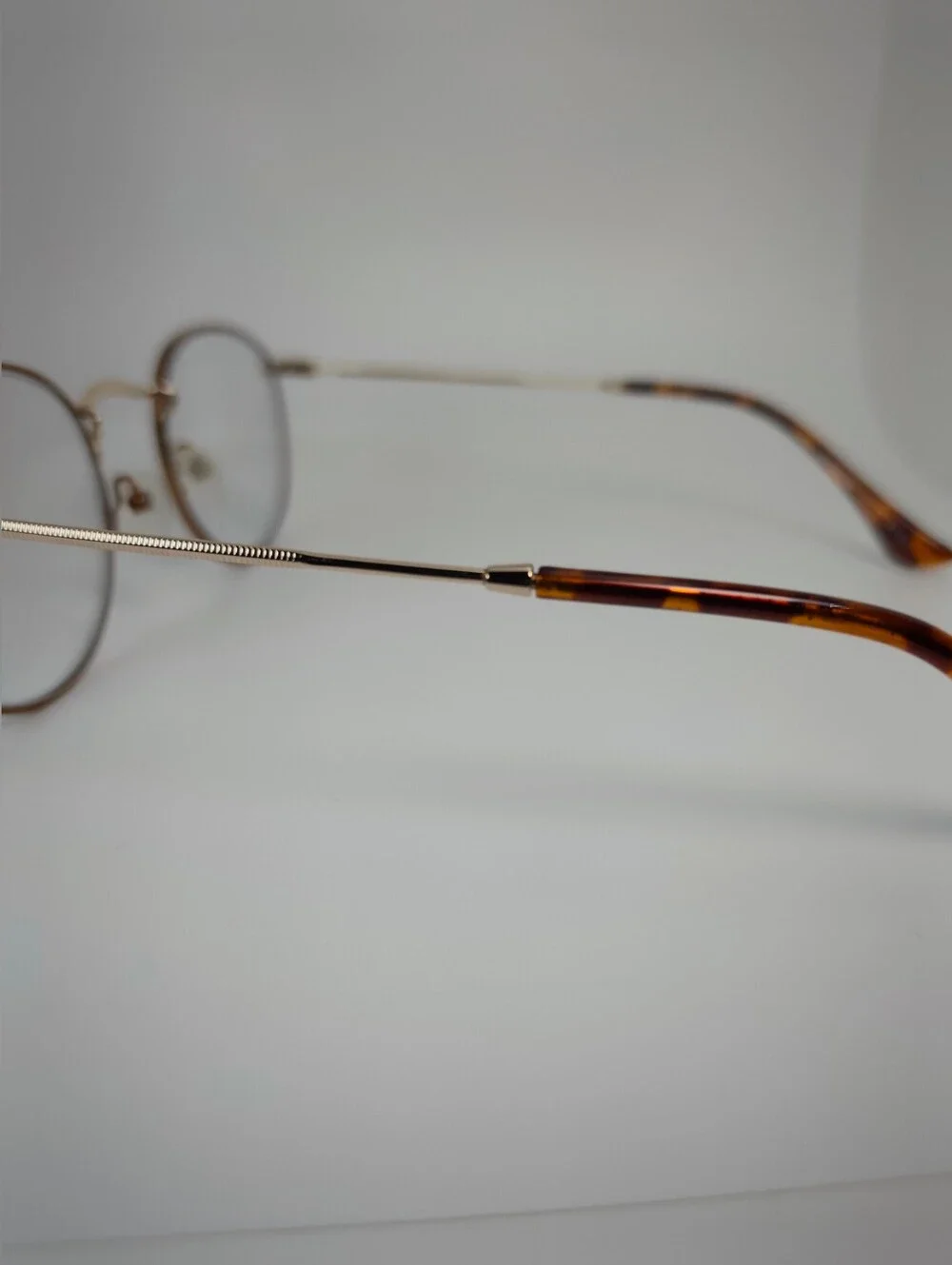 Daydream. Classic Round Metal Frame, Copper Eyewire. Gloss Gold Bridge, Temples.